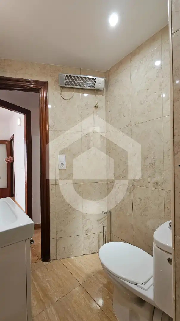 Bany de Planta baixa en venda en Barcelona