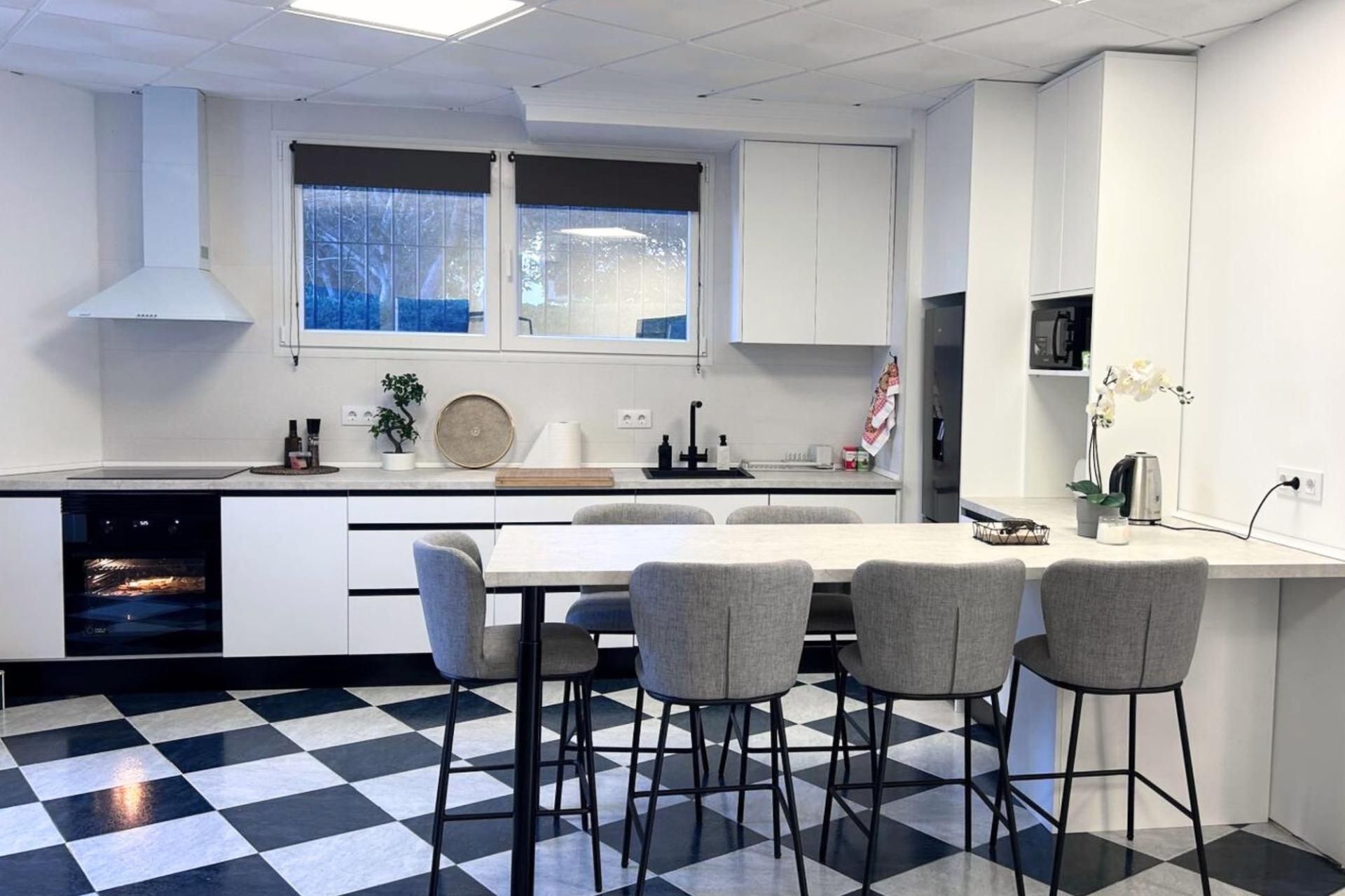 Cocina de Piso de alquiler en Orihuela con Aire acondicionado, Calefacción y Jardín privado