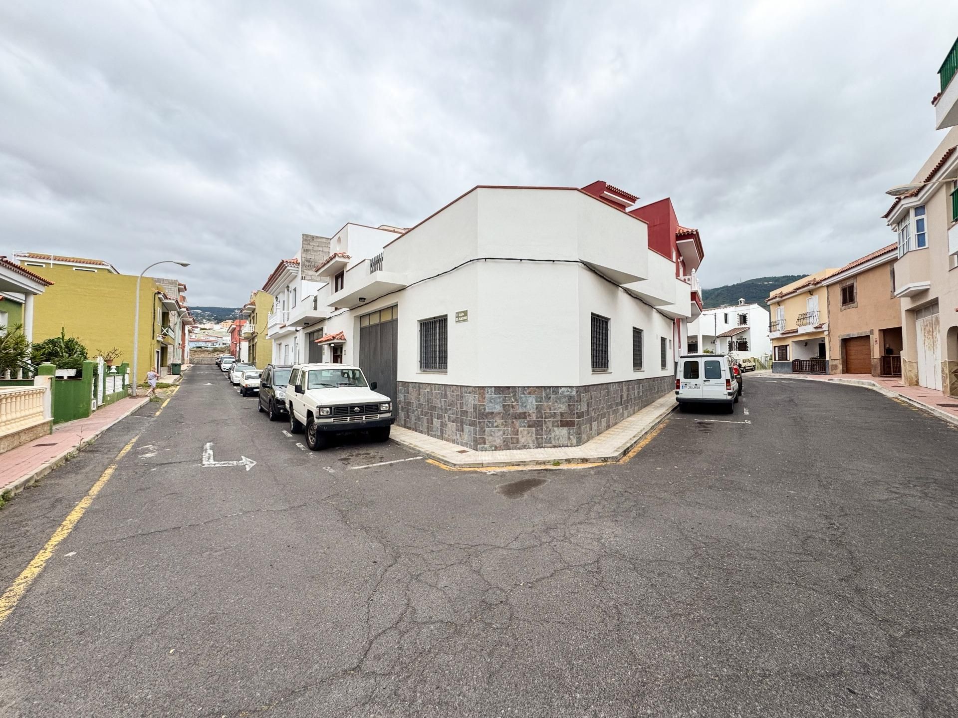 Exterior view of House or chalet for sale in Icod de los Vinos  with Terrace and Storage room