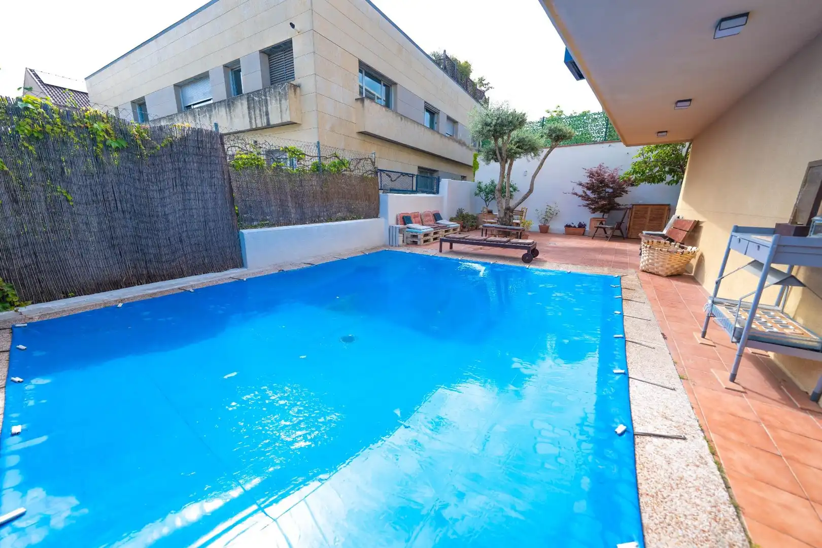 Schwimmbecken von Haus oder Chalet zum Verkauf in Madrid mit Klimaanlage, Heizung und Privatgarten