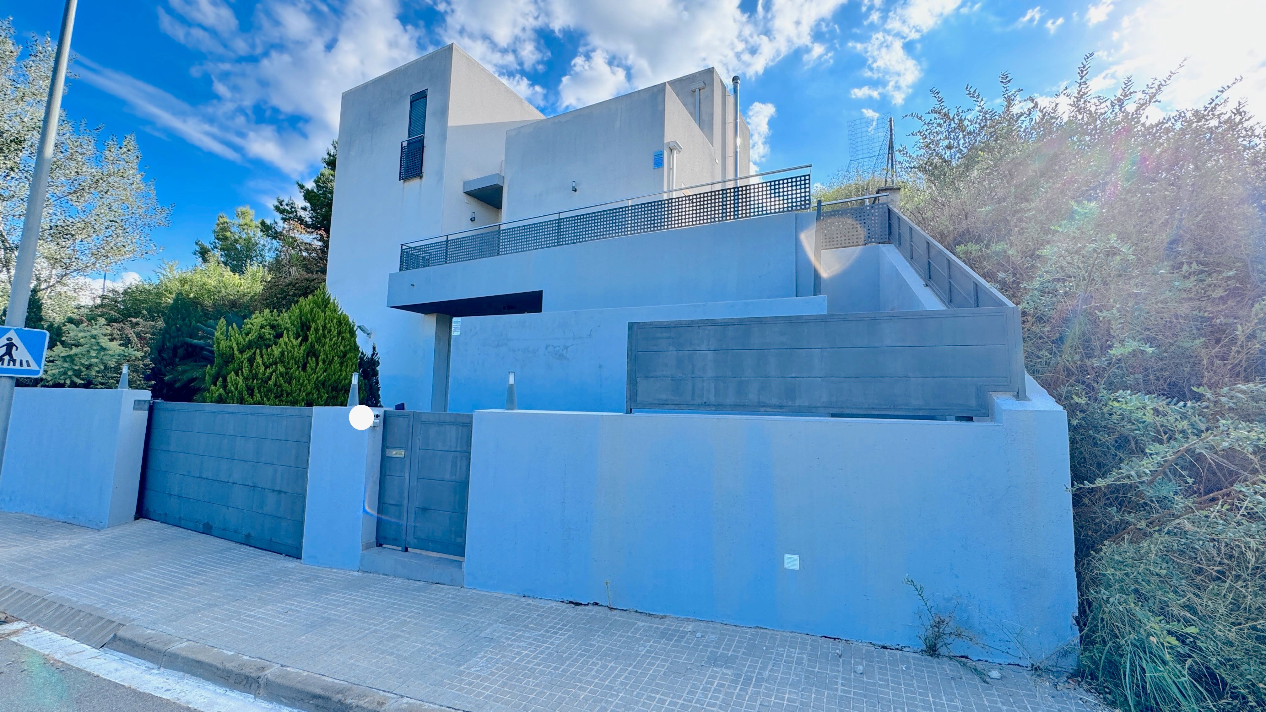 Vista exterior de Casa o xalet en venda en Rubí amb Calefacció i Jardí privat