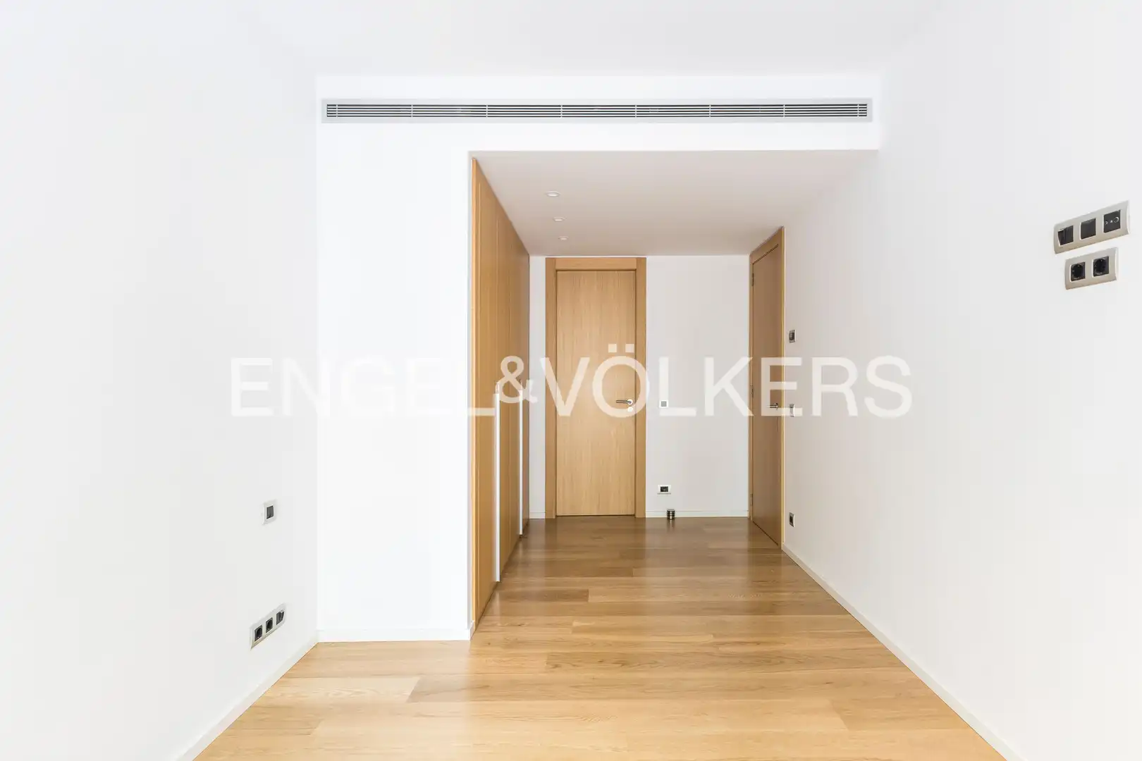Flat for rent in Madrid  with Air Conditioner, Heating and Storage room