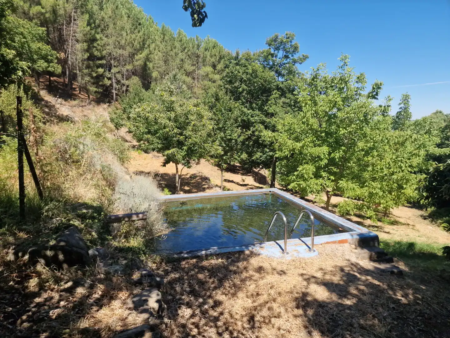 Piscina de Terreno en venta en Guisando, Ávila