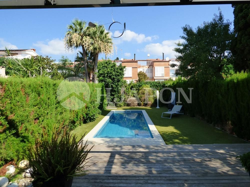 Jardí de Casa adosada en venda en Premià de Mar amb Aire condicionat, Calefacció i Jardí privat