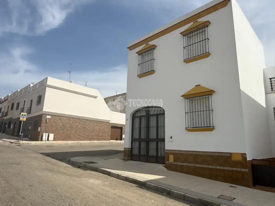 Vista exterior de Casa adosada en venda en Paradas