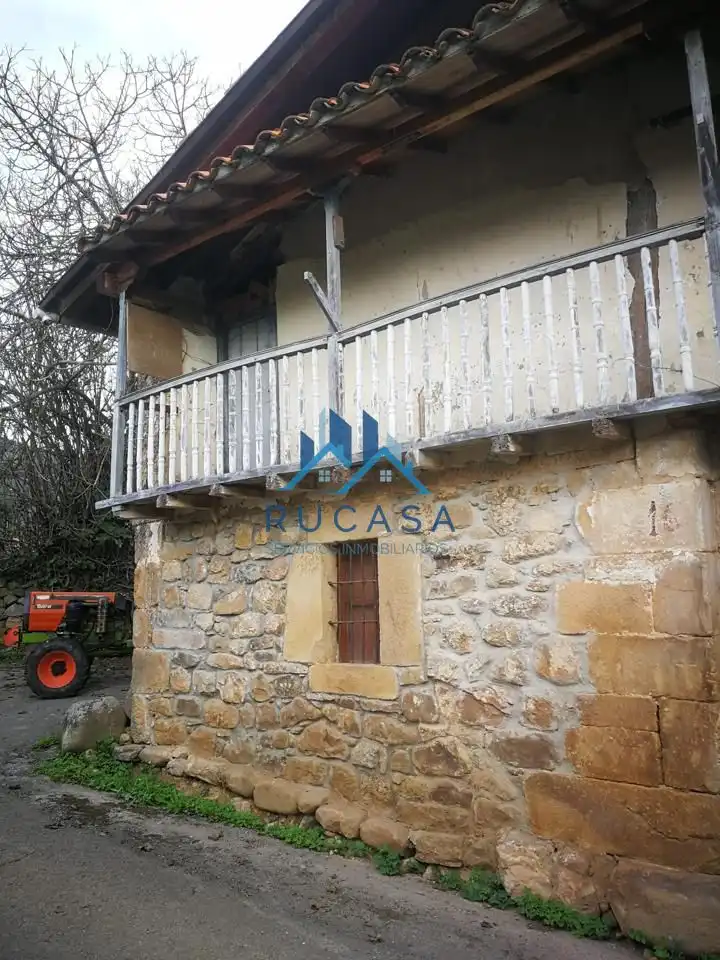 Casa adosada en venta en Barrio Villasuso, Cieza (Cantabria)