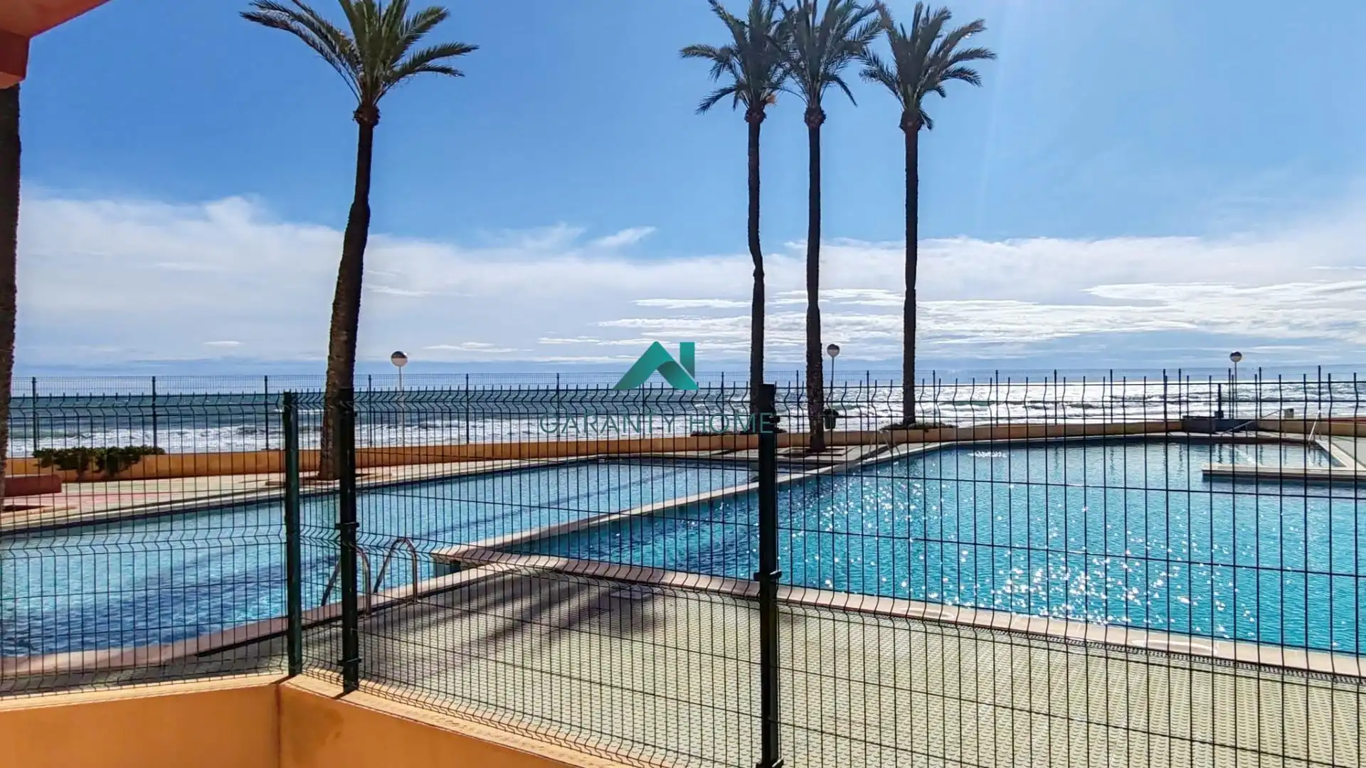 Piscina de Apartamento en venta en La Manga del Mar Menor con Amueblado, Balcón y Piscina comunitaria