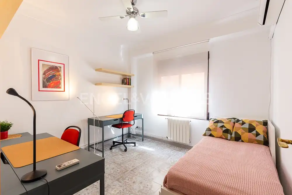 Bedroom of Flat for rent in Valencia  with Air Conditioner, Heating and Furnished