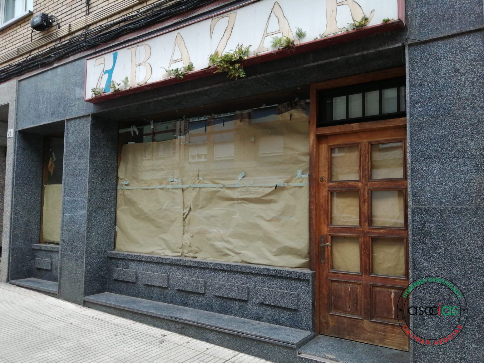 Vista exterior de Local en venta en Gijón 
