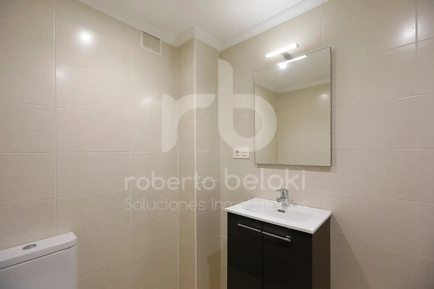 Bany de Pis en venda en Bera amb Calefacció, Terrassa i Balcó