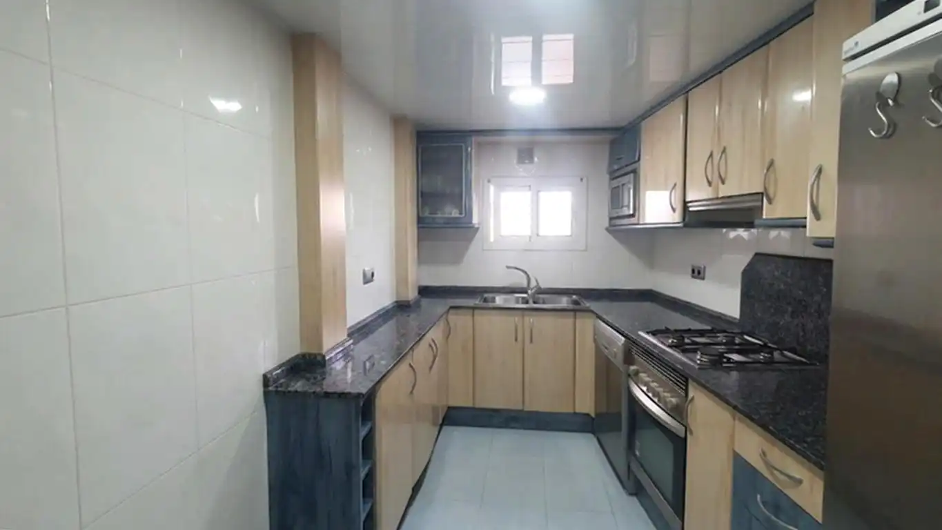 Cocina de Piso en venta en L'Hospitalet de Llobregat con Aire acondicionado y Calefacción