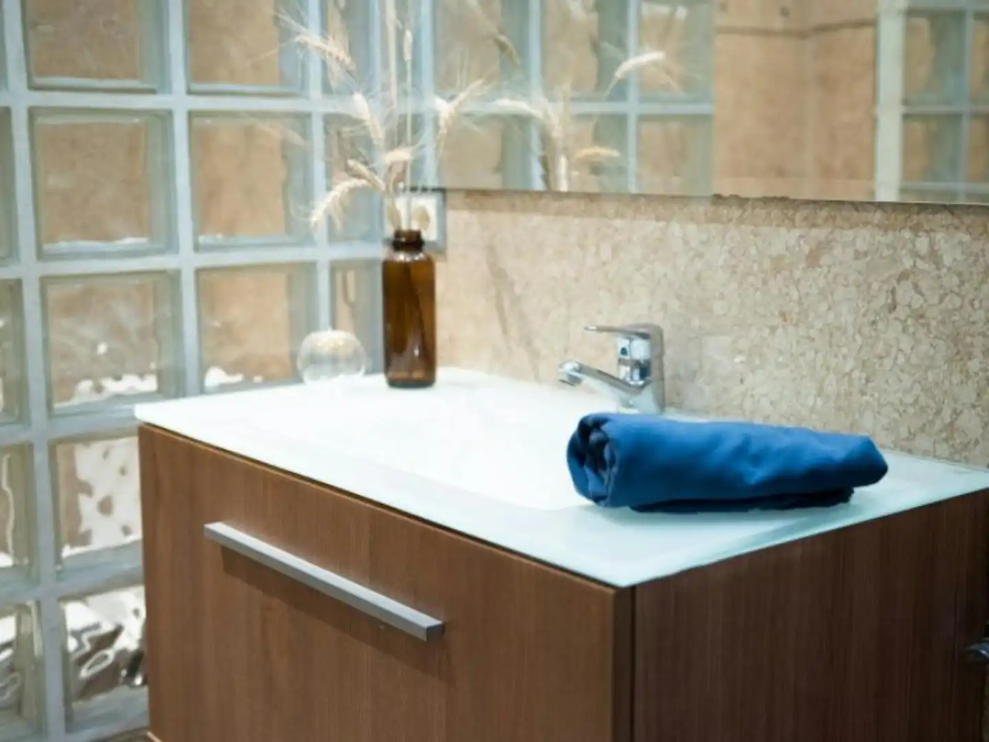 Baño de Piso para compartir en Valencia con Lavadora y Se aceptan mascotas