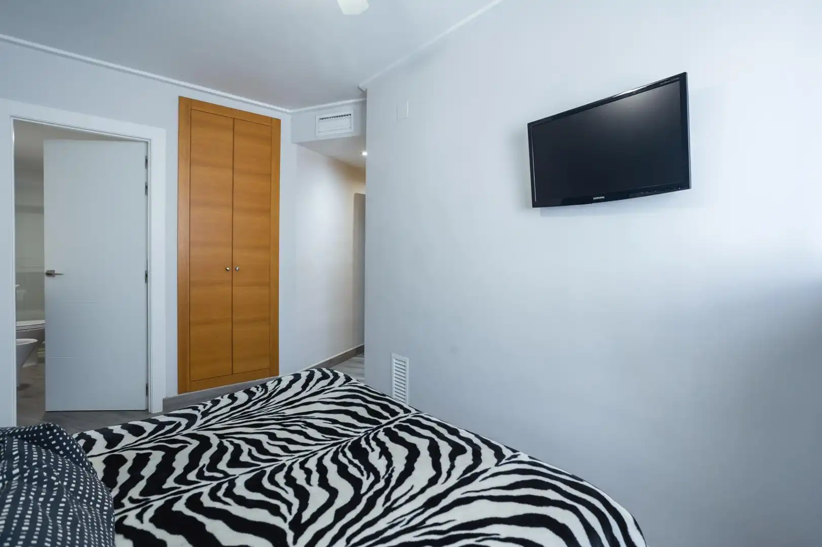 Schlafzimmer von Dachboden zum Verkauf in Gandia mit Klimaanlage, Heizung und Terrasse