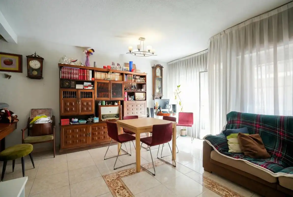 Sala d'estar de Edifici en venda en Madrid