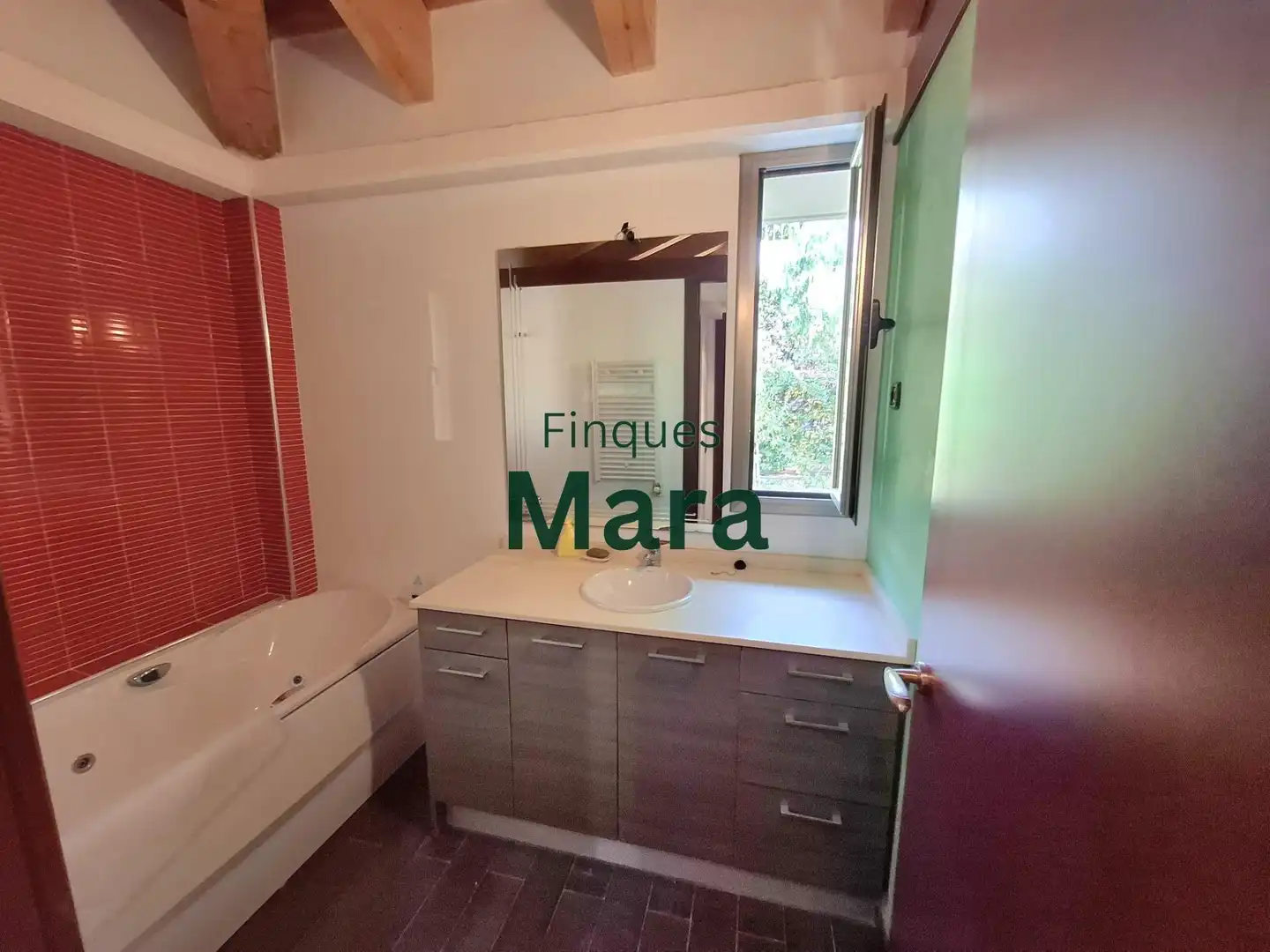 Baño de Casa o chalet en venta en Sant Boi de Llobregat con Aire acondicionado, Calefacción y Jardín privado