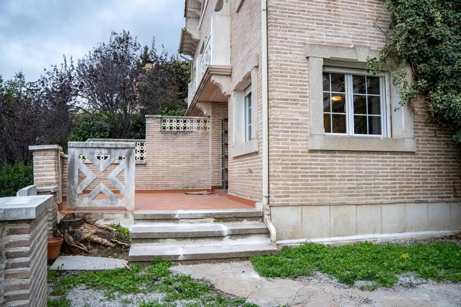 Außenansicht von Einfamilien-Reihenhaus zur Miete in Miraflores de la Sierra mit Heizung, Möbliert und Balkon