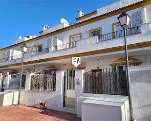 Vista exterior de Casa adosada en venda en Aguadulce (Sevilla) amb Aire condicionat