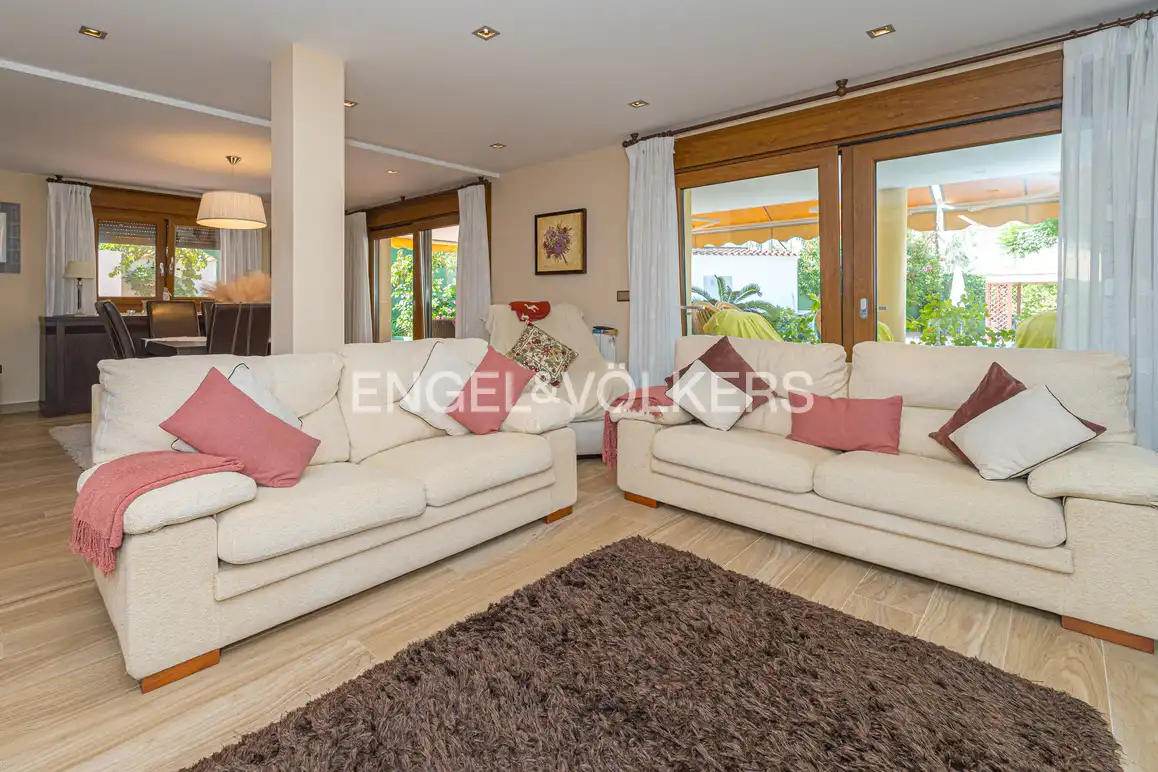 Sala de estar de Casa o chalet en venta en Benidorm con Aire acondicionado, Jardín privado y Piscina