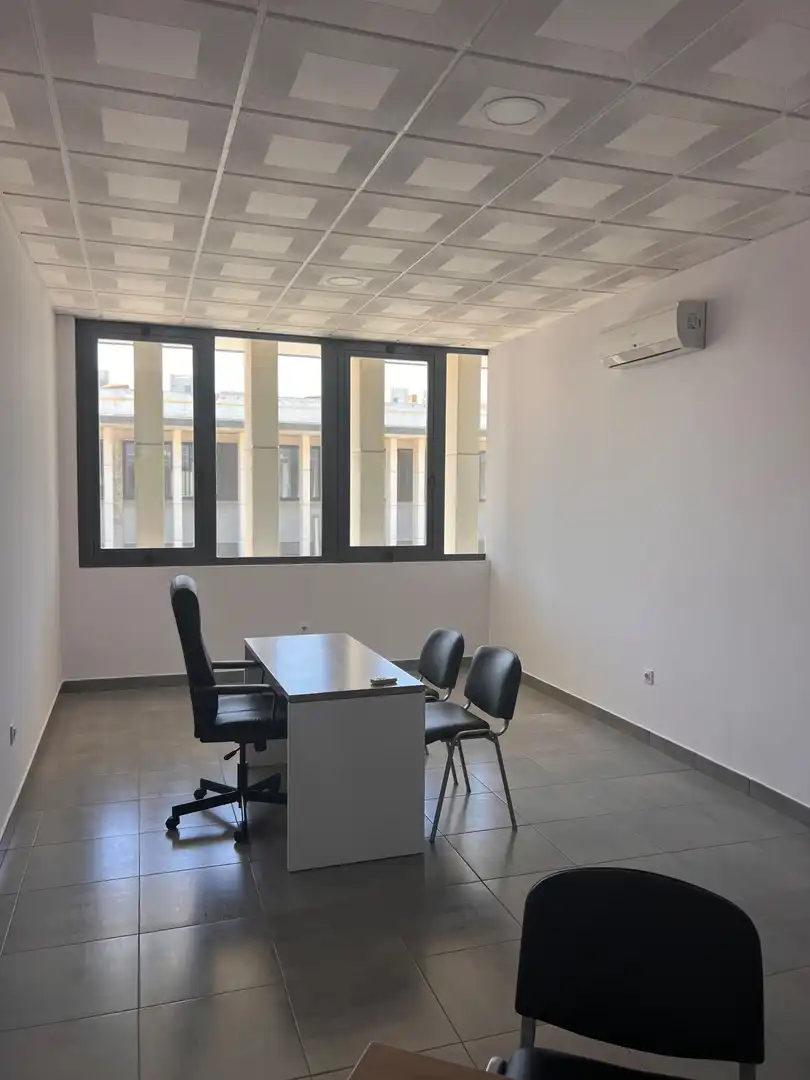 Oficina de alquiler en Camas con Aire acondicionado, Calefacción y Amueblado