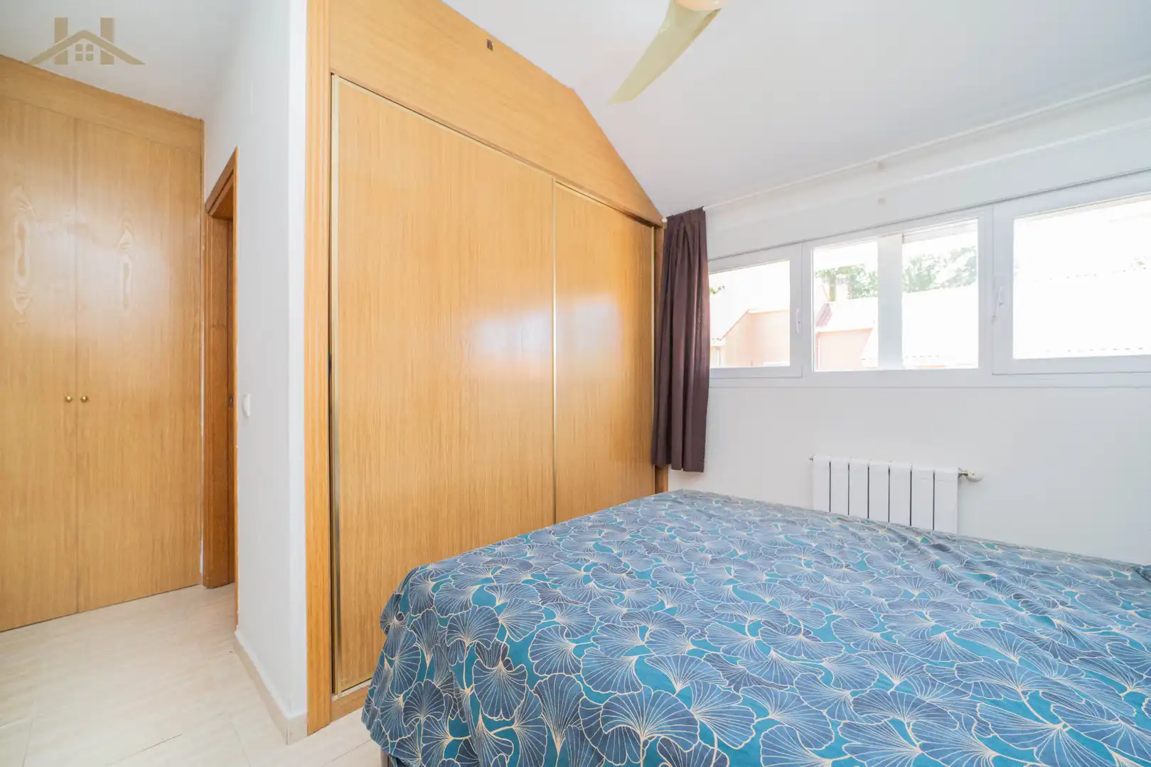 Schlafzimmer von Einfamilien-Reihenhaus zum Verkauf in Boadilla del Monte mit Heizung, Privatgarten und Mikrowelle