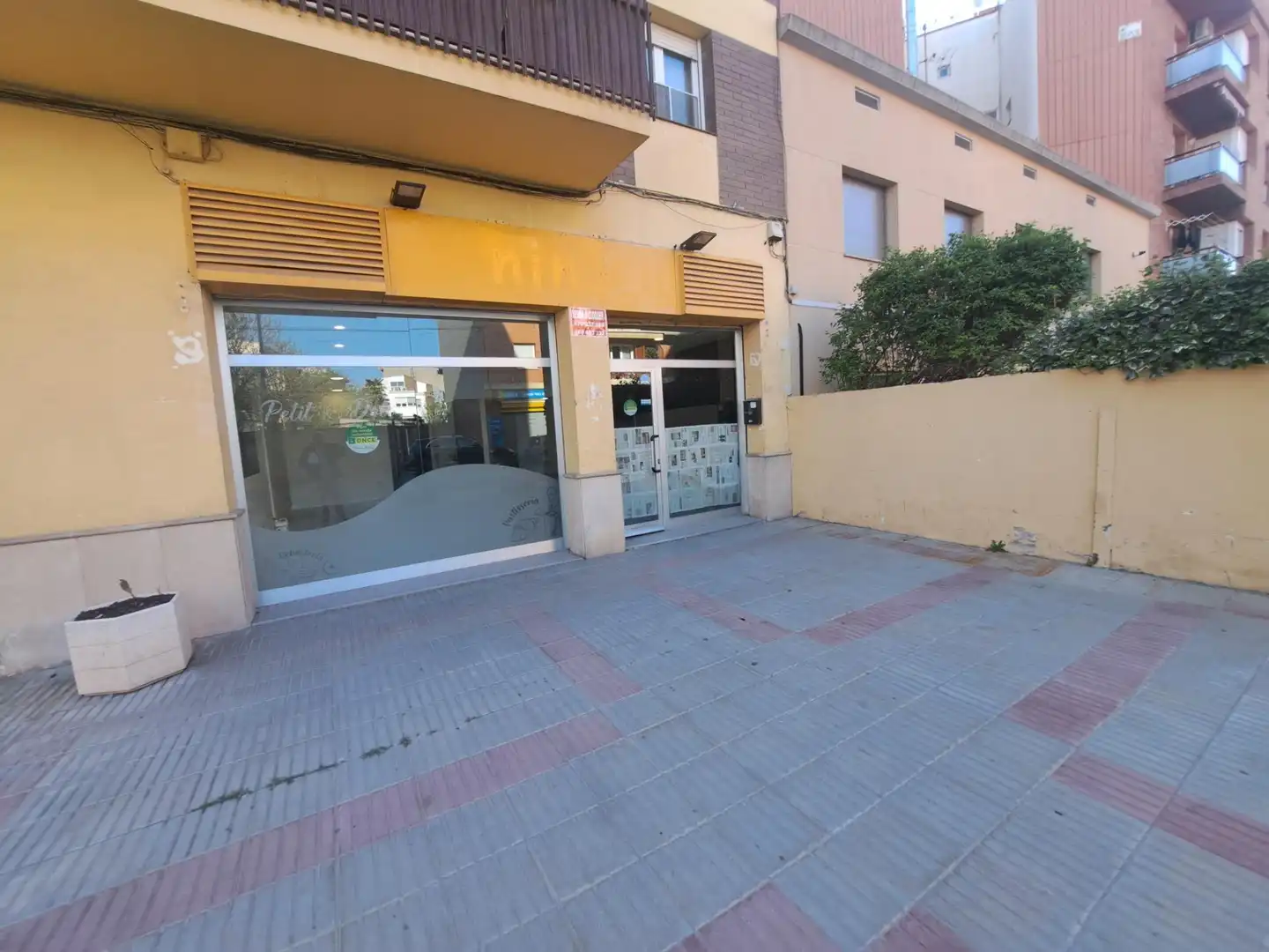 Locale commerciale in affitto a Carrer Carrer del Cardenal Domènec 52, imagen 2