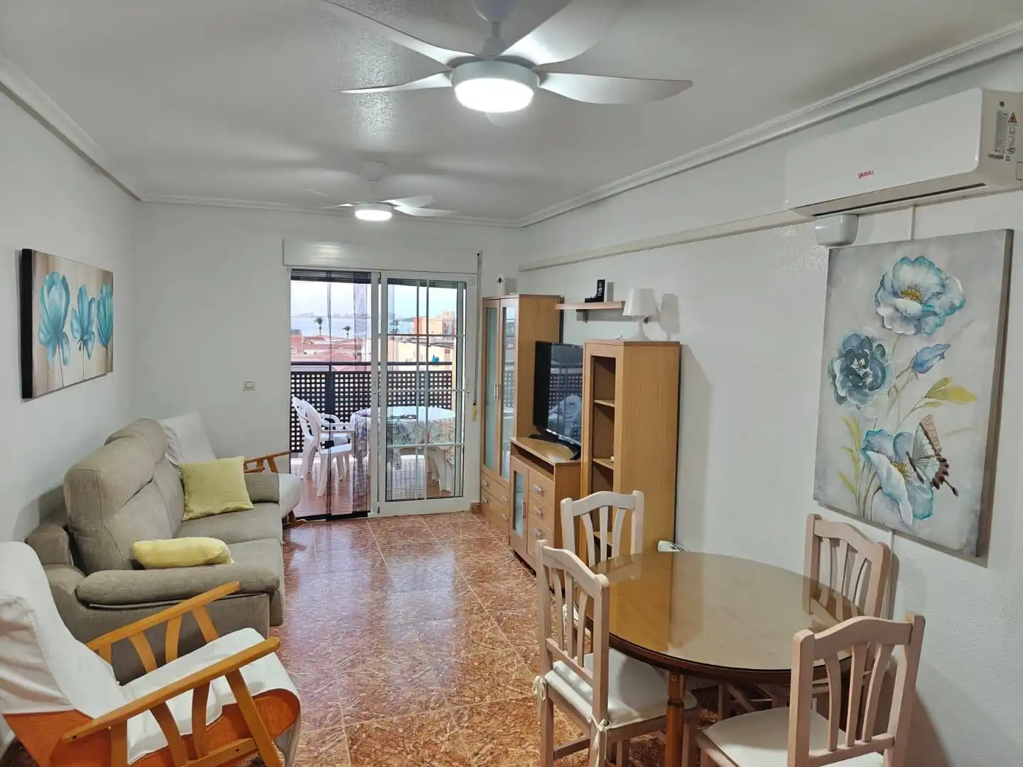 Sala d'estar de Àtic de lloguer en Cartagena amb Aire condicionat, Terrassa i Moblat