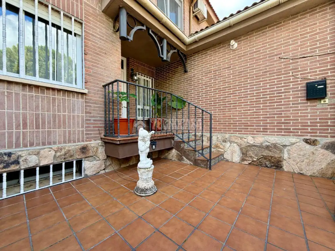 Außenansicht von Wohnung zum Verkauf in Alcalá de Henares mit Klimaanlage, Heizung und Parkett