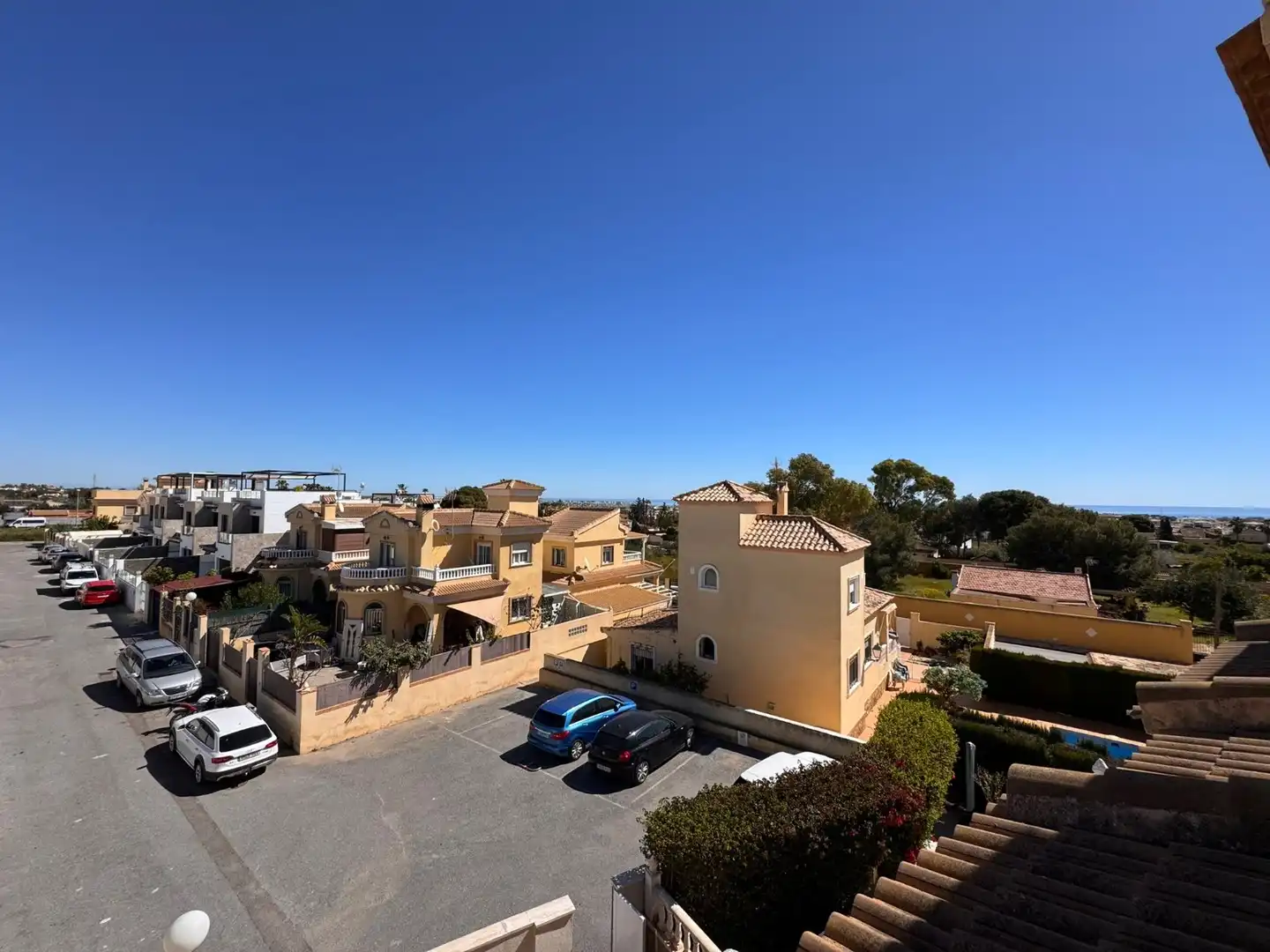 Vista exterior de Casa adosada en venda en Orihuela amb Terrassa, Traster i Balcó