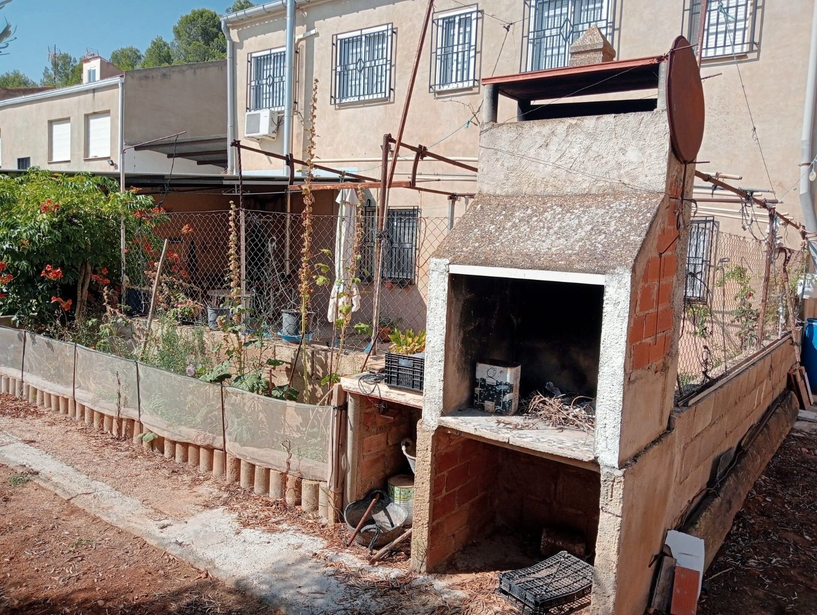 Vista exterior de Casa o xalet en venda en Pozohondo amb Calefacció, Terrassa i Moblat