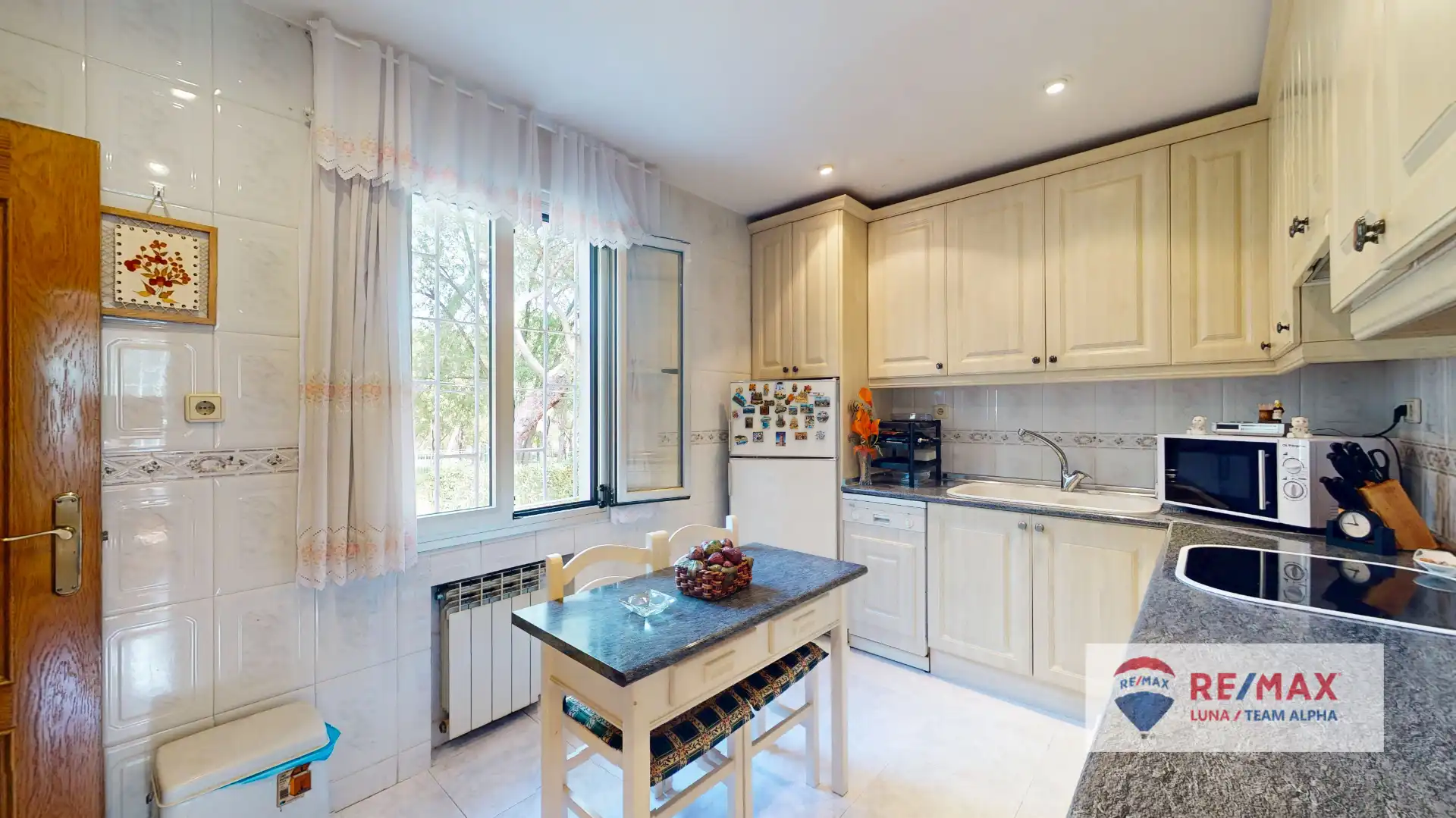 Flat with garden for sale in Calle del General Cadenas Campos 34, imagen 6