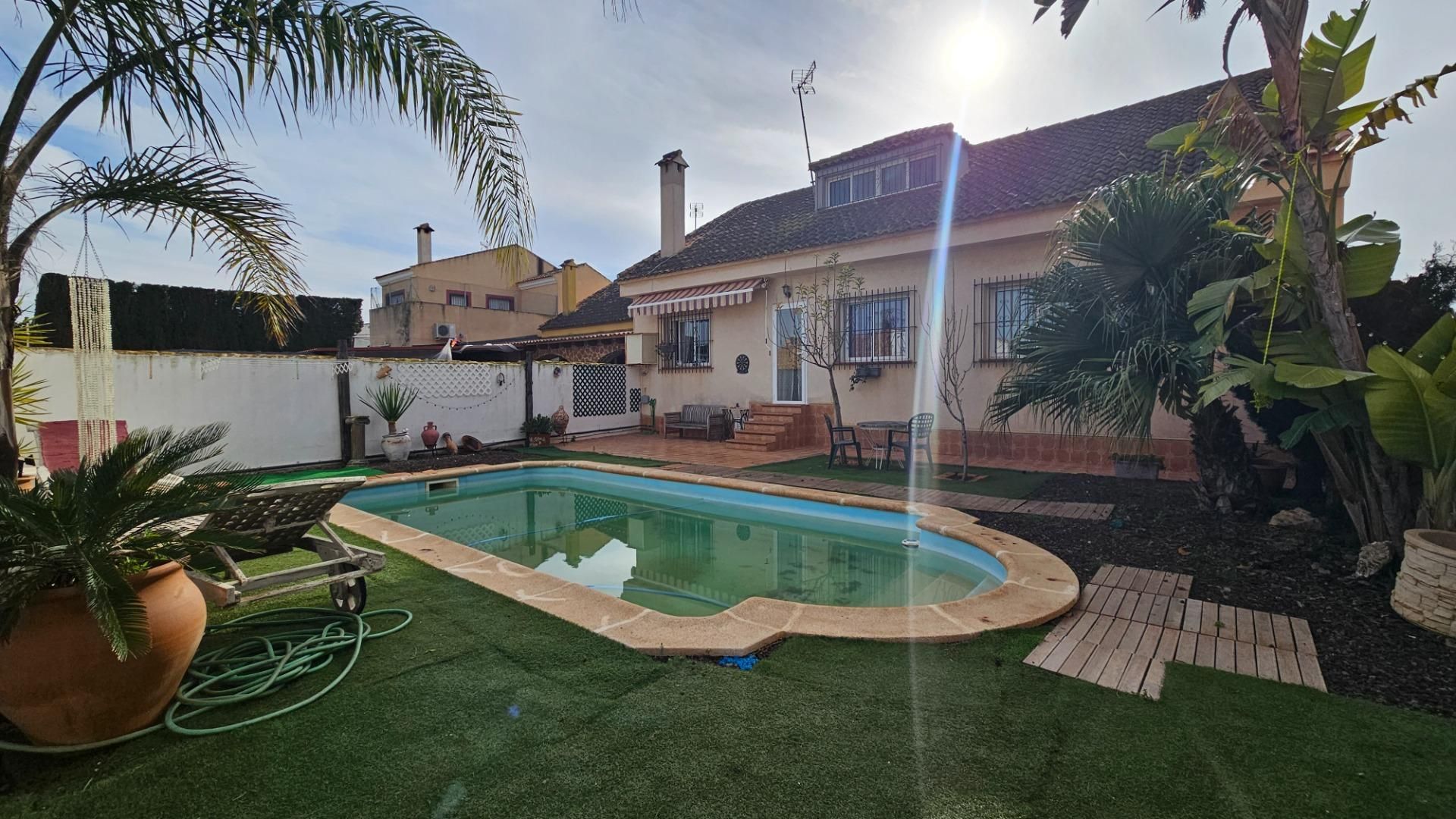 Vista exterior de Casa o xalet en venda en Cartagena amb Calefacció, Jardí privat i Piscina