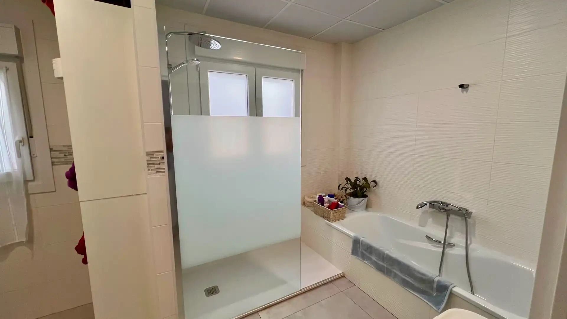 Badezimmer von Wohnung zum Verkauf in Badajoz mit Klimaanlage, Heizung und Balkon