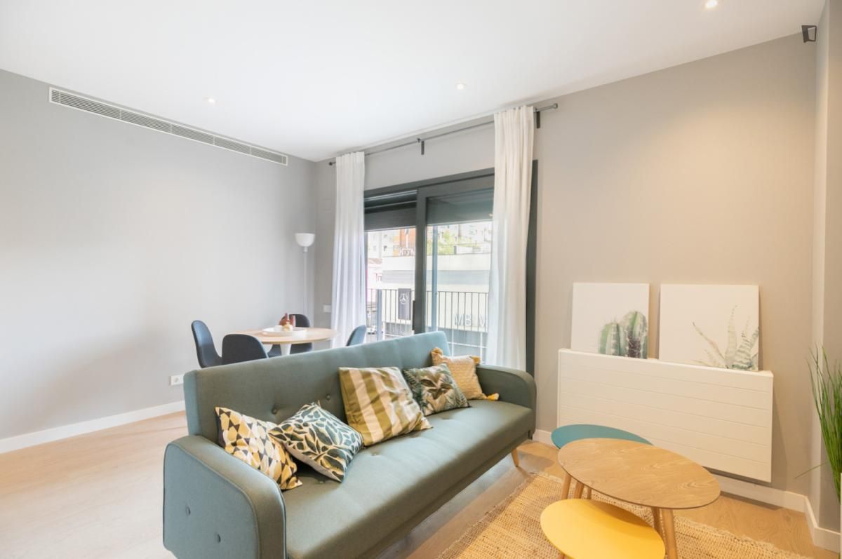 Sala d'estar de Apartament de lloguer en  Barcelona Capital amb Aire condicionat, Moblat i Forn
