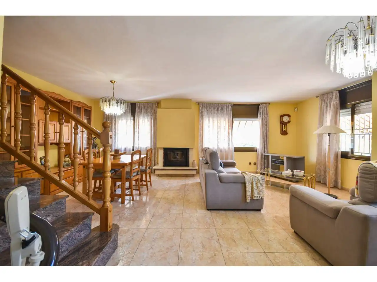 Sala de estar de Casa o chalet en venta en Santa Perpètua de Mogoda con Aire acondicionado, Calefacción y Jardín privado