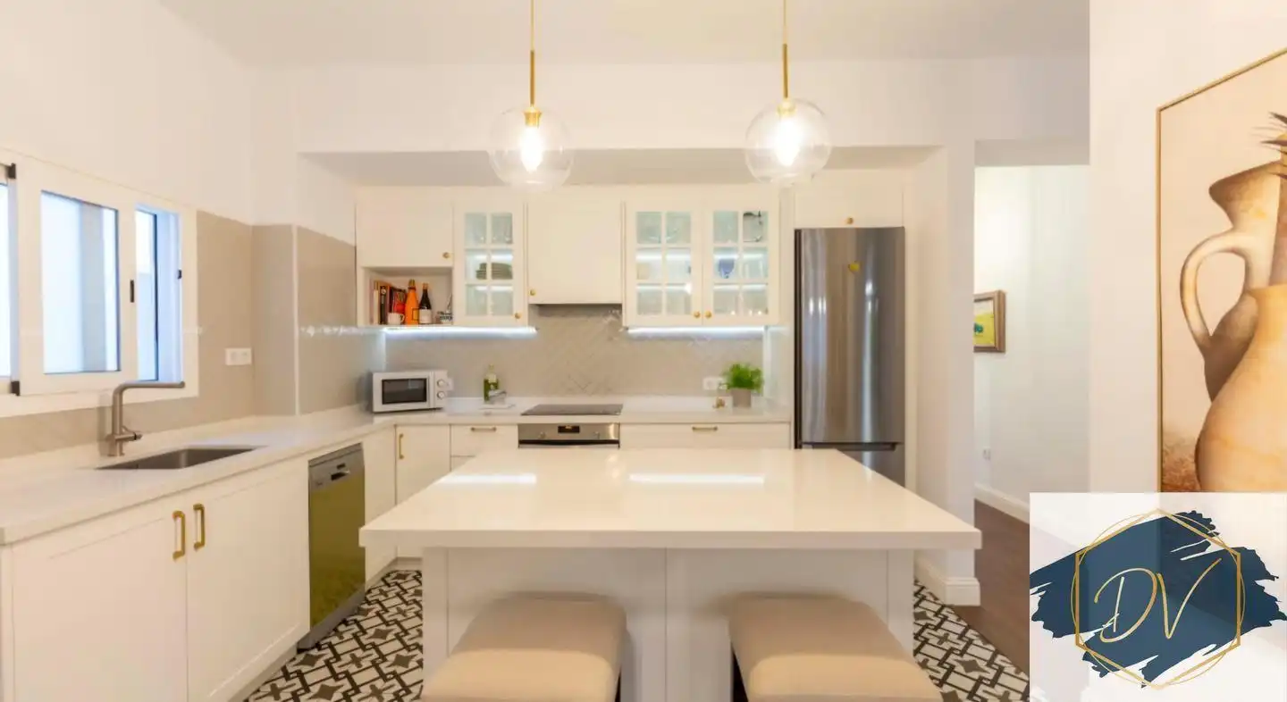 Flat with terrace for sale in Calle de Jesús y María