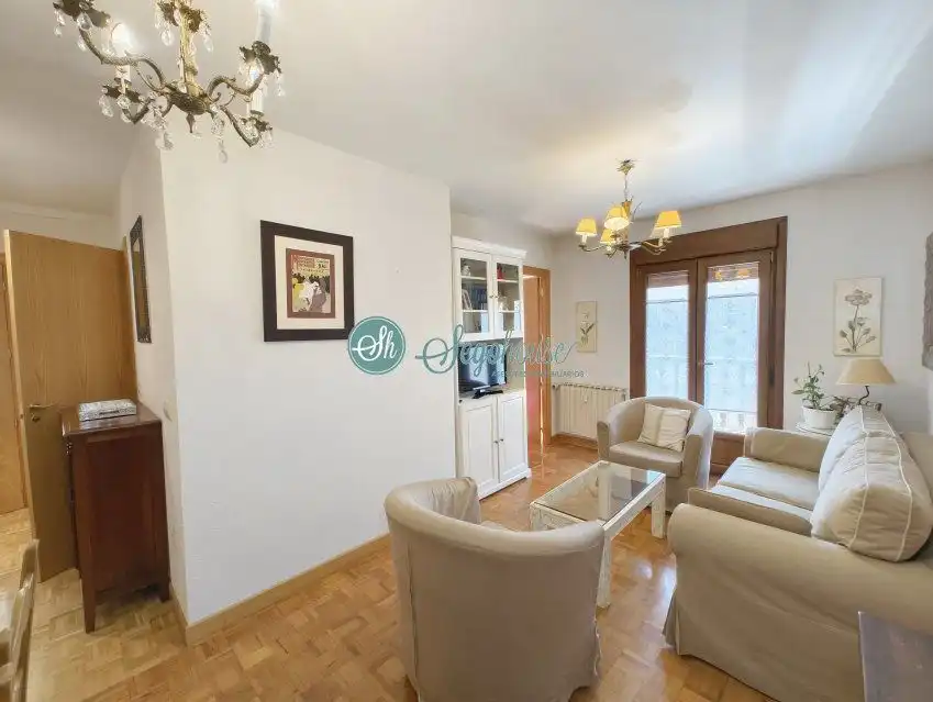Sala de estar de Piso en venta en Segovia con Calefacción, Parquet y Terraza