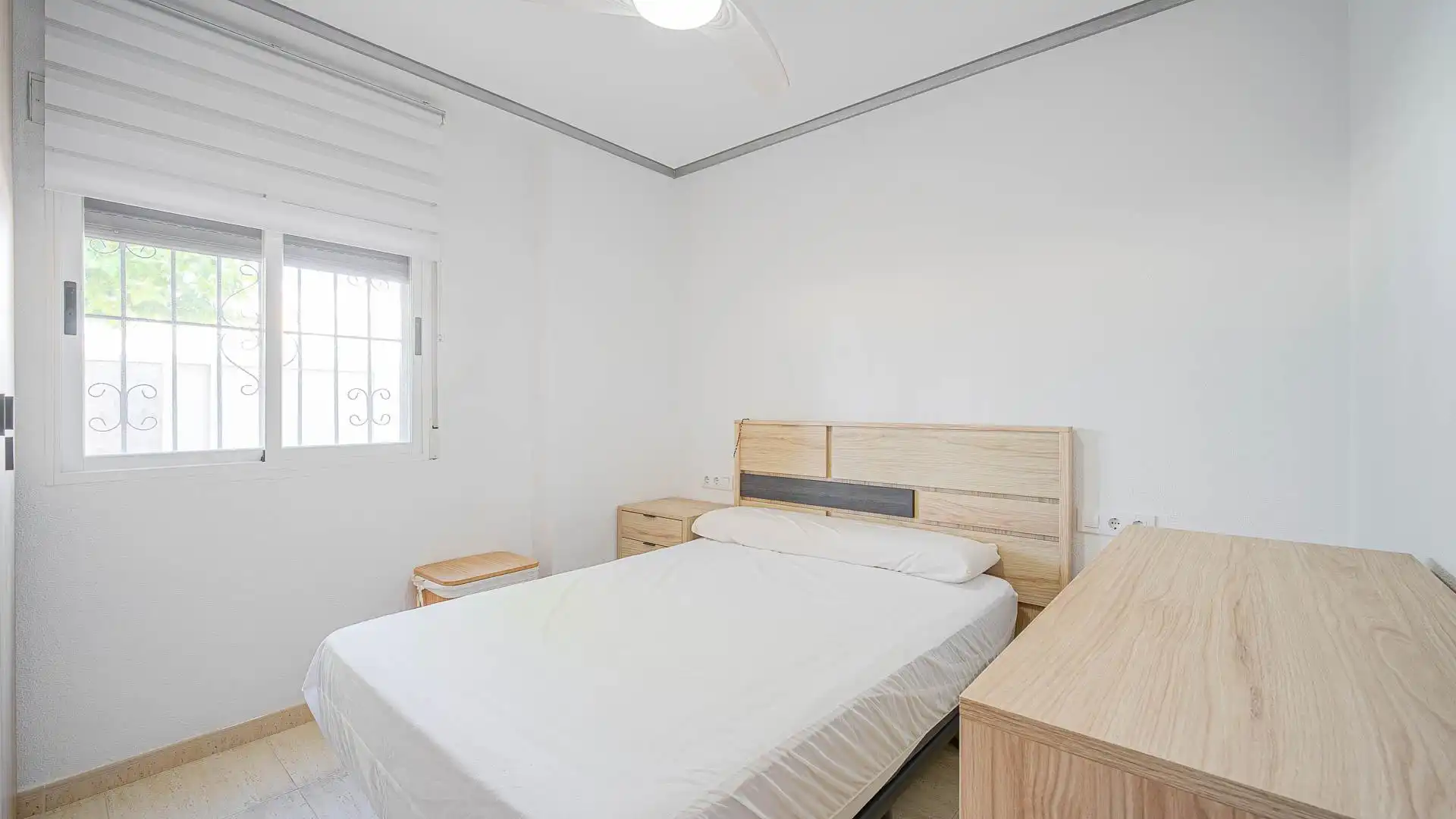 Habitación de Dúplex en venta en Torrevieja con Aire acondicionado, Jardín privado y Trastero