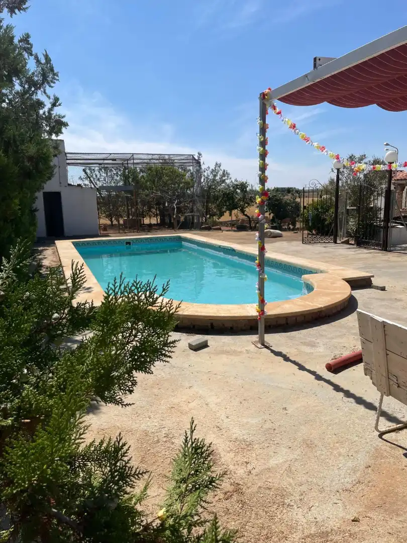 Casa rústica amb piscina en venda a Carretera Tomelloso 4