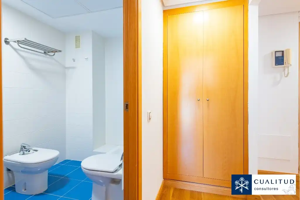 Badezimmer von Dachboden zum Verkauf in Vila-real mit Parkett, Terrasse und Abstellraum