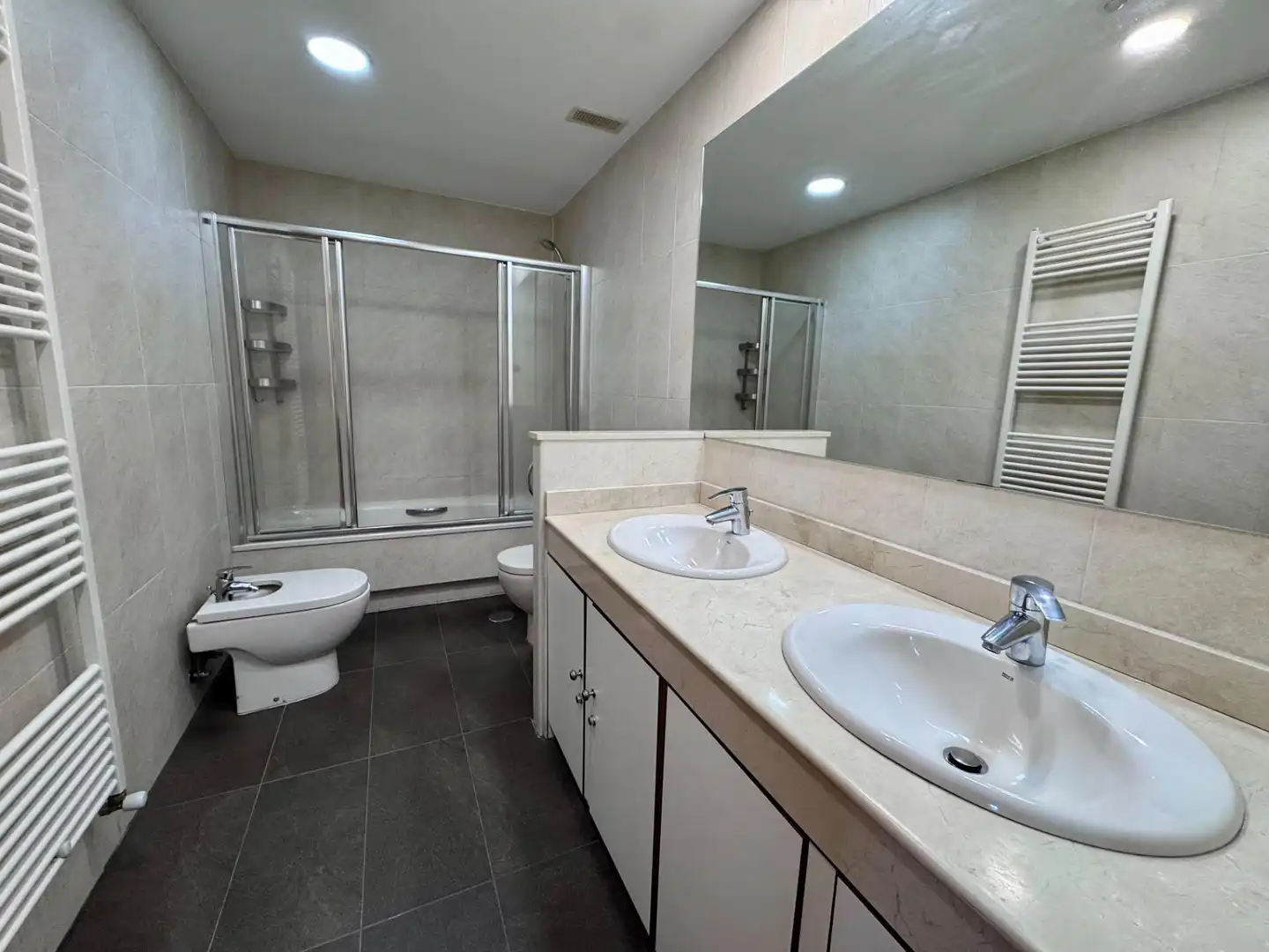 Baño de Casa adosada en venta en Villanueva de la Cañada con Parquet