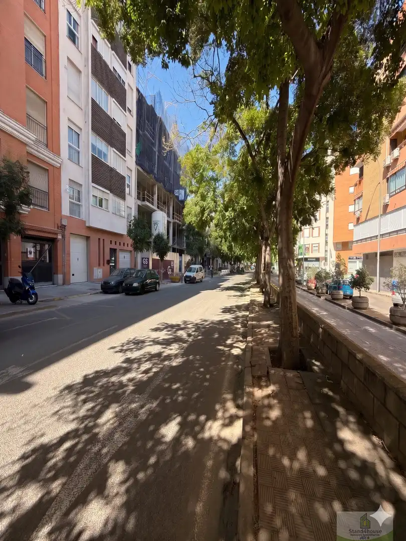 Vista exterior de Local de alquiler en Sevilla con Aire acondicionado