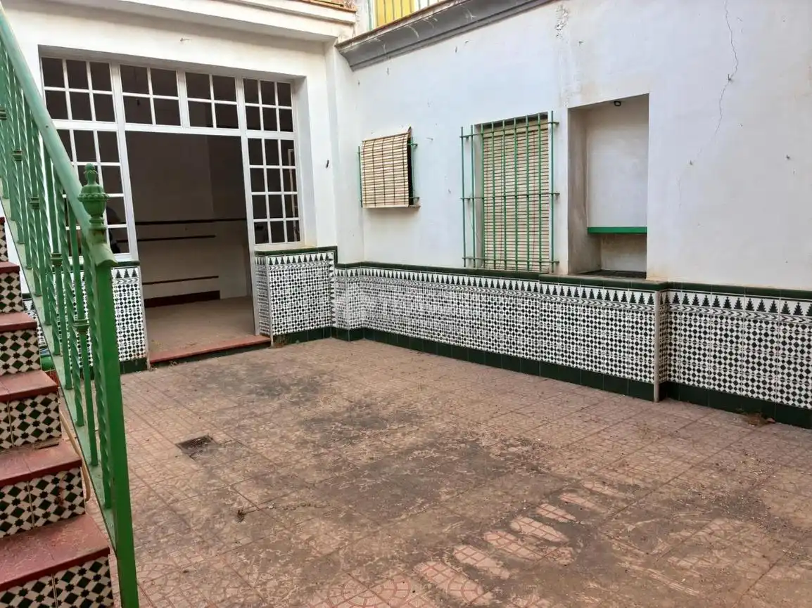 Casa aparellada amb terrassa en venda a Pilas, imagen 27