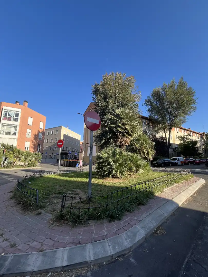 Vista exterior de Piso en venta en Madrid con Calefacción, Amueblado y Alarma