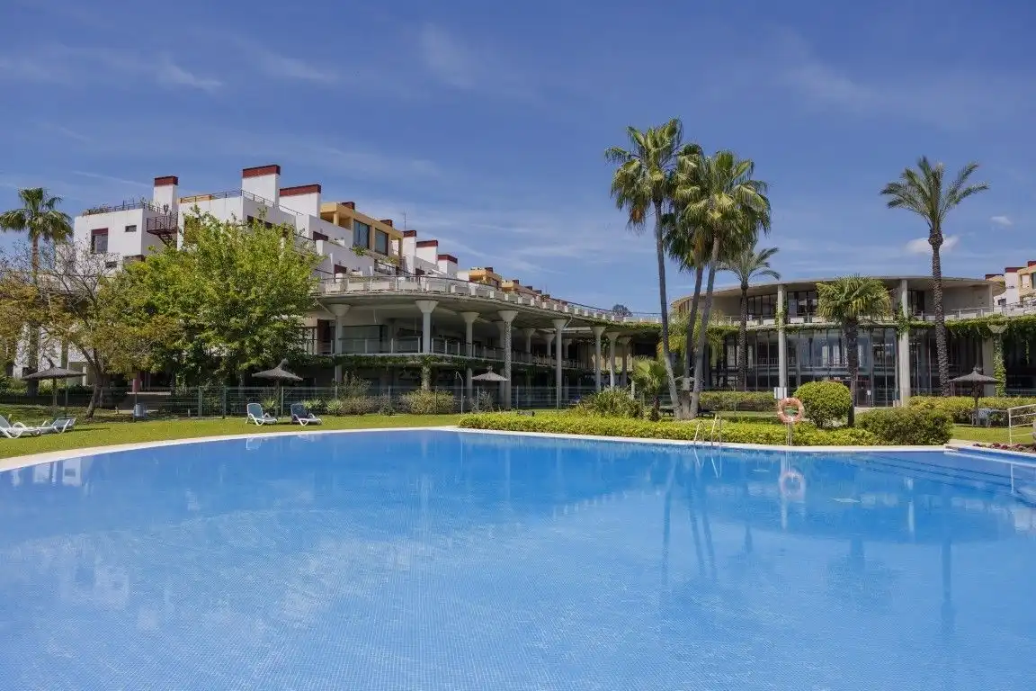 Piscina de Casa o chalet en venta en Benahavís con Aire acondicionado, Calefacción y Jardín privado