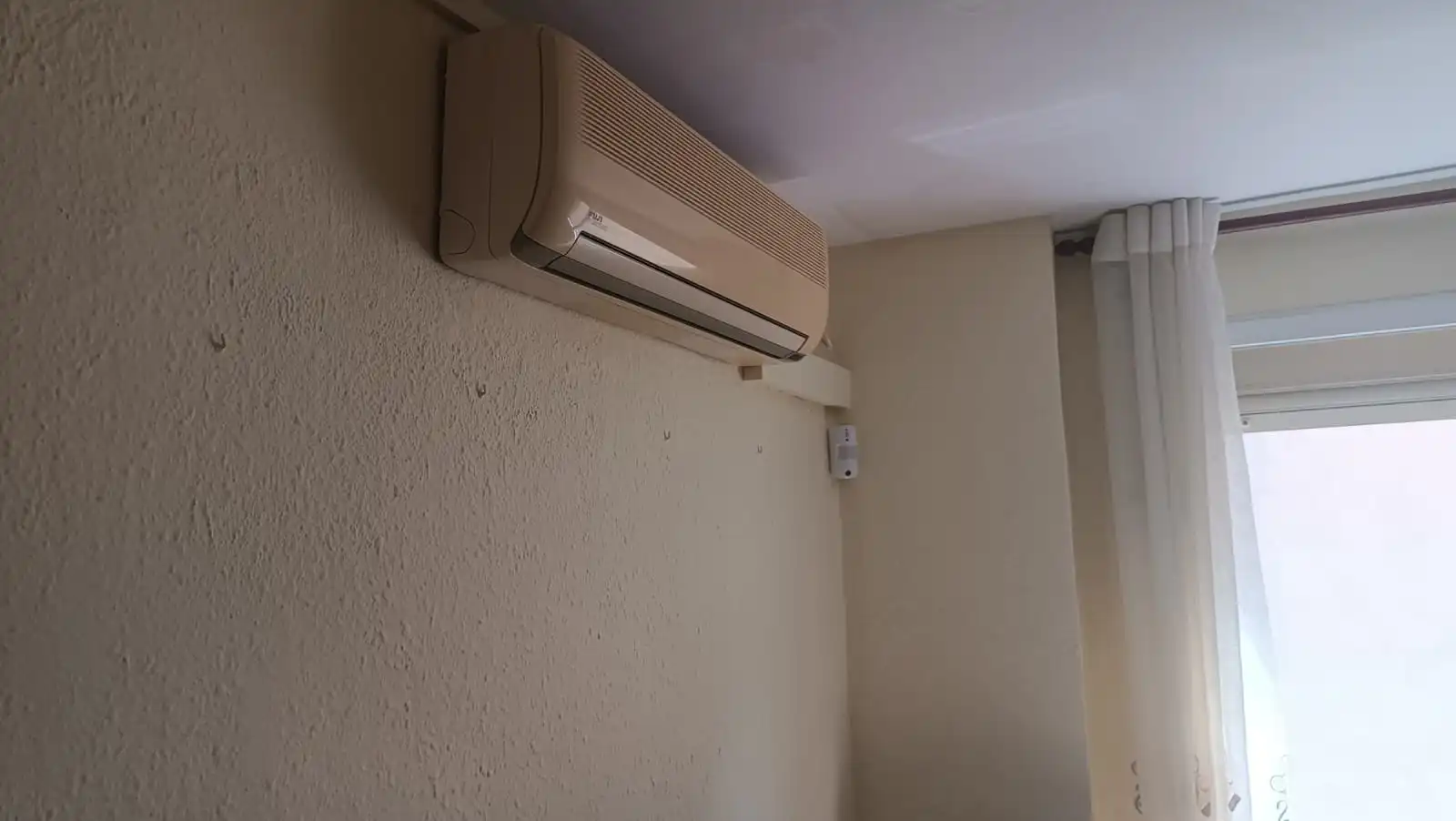 Dormitori de Casa adosada en venda en Flix amb Aire condicionat, Calefacció i Terrassa