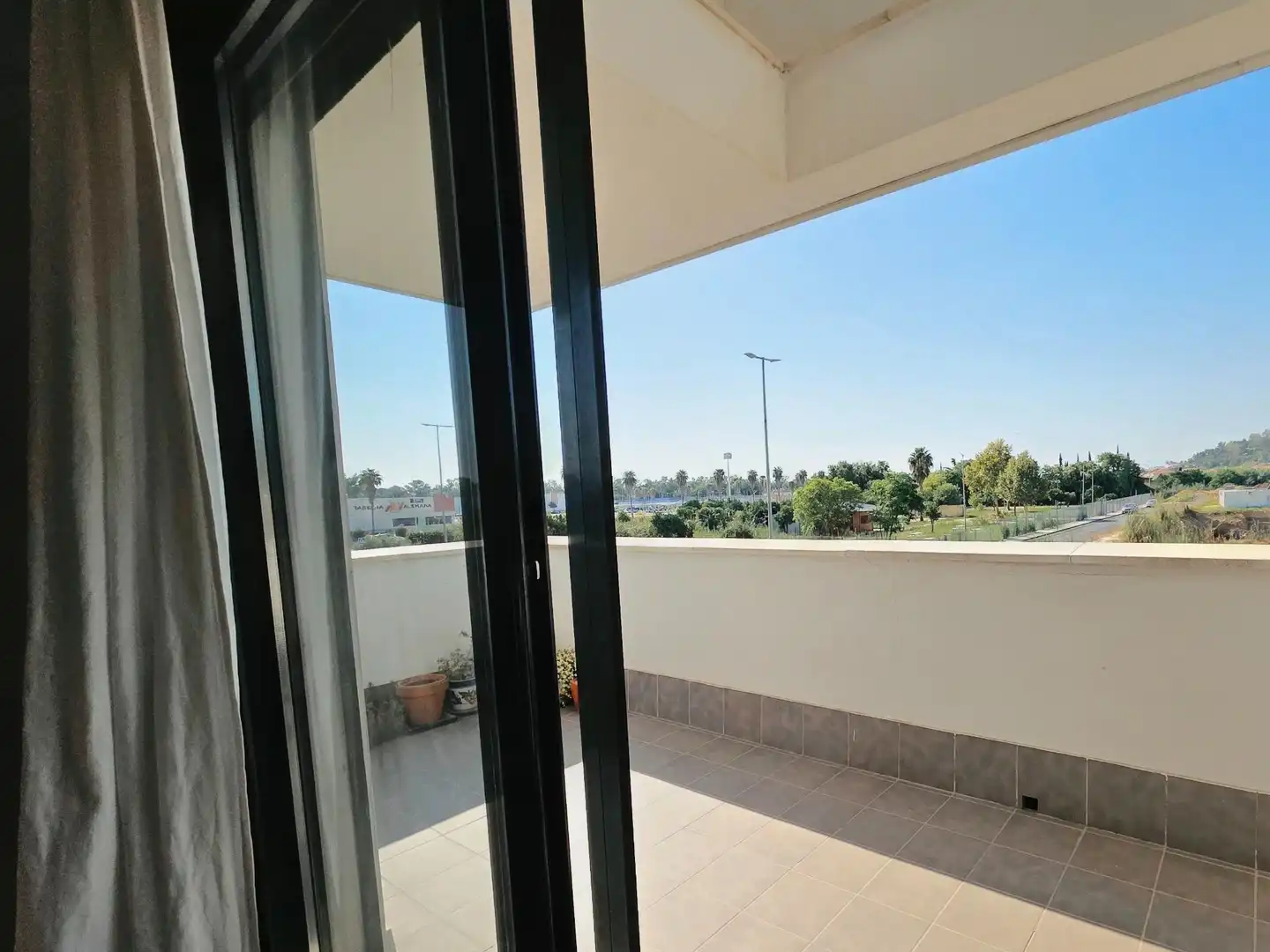 Terrassa de Pis en venda en San Juan de Aznalfarache amb Aire condicionat, Jardí privat i Parquet
