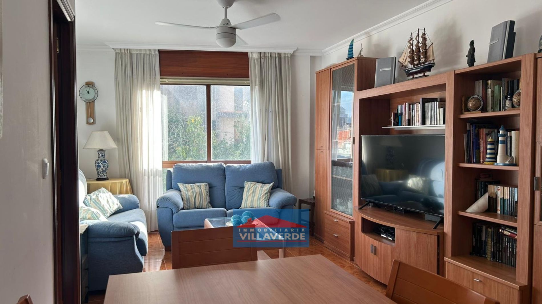 Living room of Flat for sale in Cangas   with Heating, Storage room and Furnished