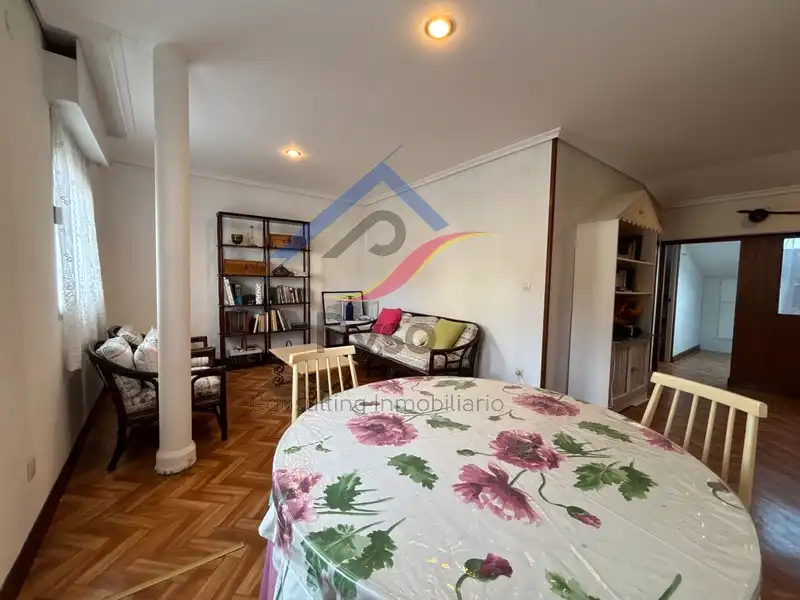 Sala d'estar de Casa o xalet en venda en Piélagos amb Calefacció, Jardí privat i Parquet