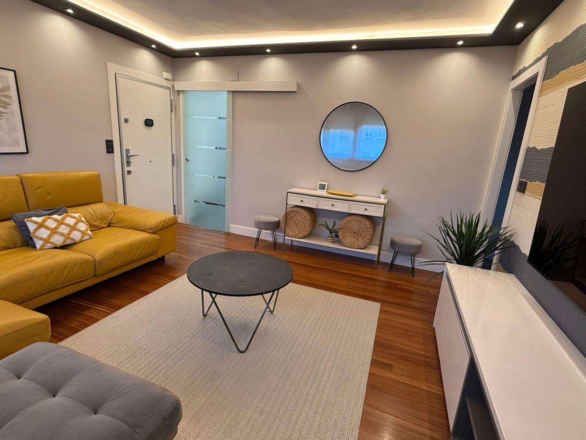 Living room of Flat for sale in Bilbao   with Heating and Furnished