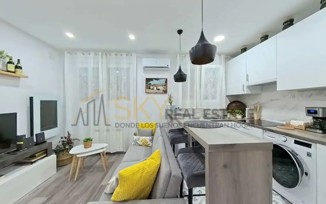Living room of Flat for sale in Madrid  with Air Conditioner and Heating
